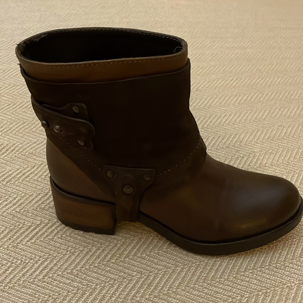 Vera Wang Designer Leather & Suede Black Moto Harness Ankle Boots sz 5 $360